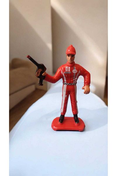 Hureggo Vintage Race Car Fuel Officer Mini Figure Toy & 8 cm