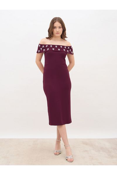 Styli Women Burgundy Embellished Off-Shoulder Sheath Midi Dress
