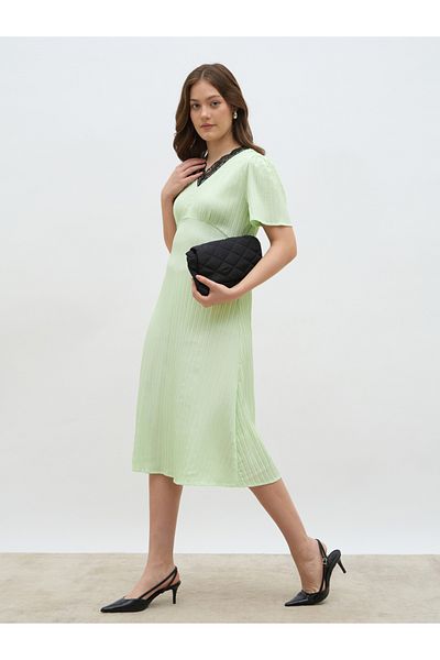 Styli Women Green Lace Insert V Neck A-Line Midi Dress