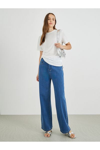 Styli Asymmetric Hem Ruched Detail T-Shirt