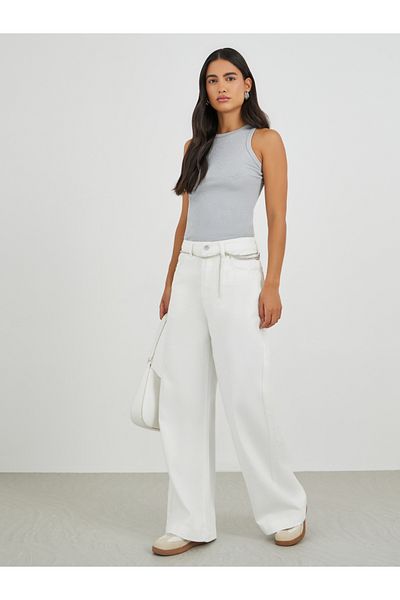 Styli Solid Mid Rise Wide Leg Jeans with Chain Belt Detail