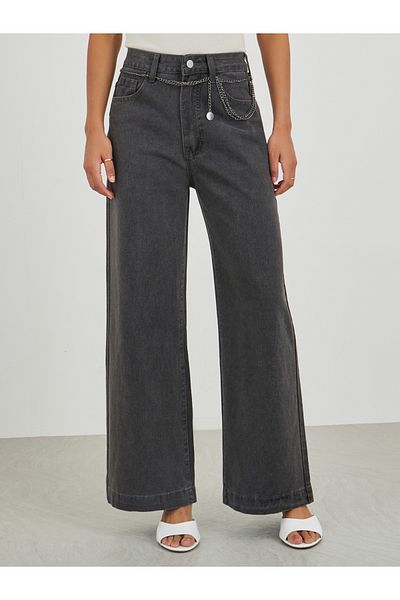 Styli Solid Mid Rise Wide Leg Jeans with Chain Belt Detail