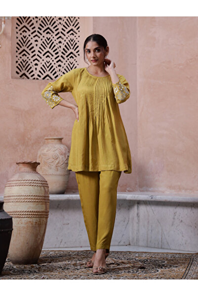 Sanskrutihomes By Styli Round Neck Floral Embroidered Longline Top and Pants Co-Ords