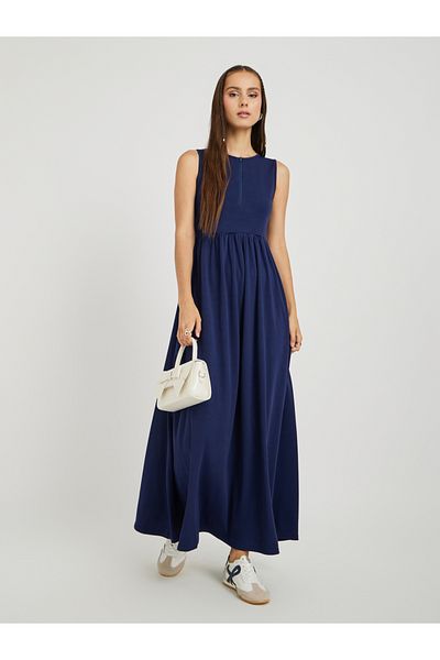 Styli Solid Sleeveless A-Line Maxi Dress with Zipped Detail