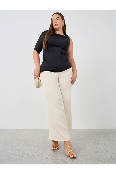 Styli Plus Size Solid One Sleeve Knit Top