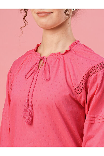 Globus By Styli Textured Dobby Tie-Up Neck Lace Insert Top