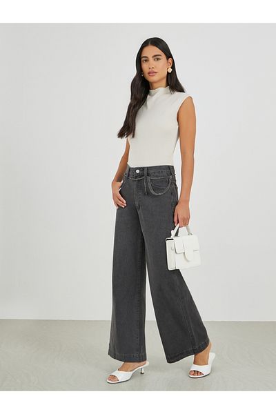 Styli Solid Mid Rise Wide Leg Jeans with Chain Belt Detail