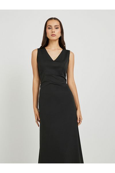 Styli Solid Sleeveless V-Neck Maxi Dress