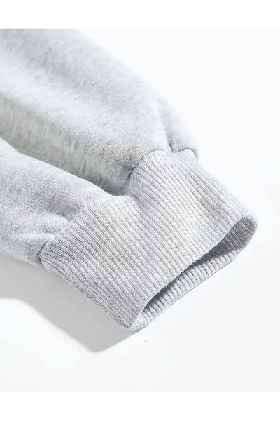 caddekombin Siyah Desenli Kurdele Baskılı Bisiklet Yaka Gri Sweatshirt
