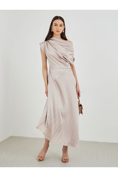 Styli Solid Asymmetric Neck Pleated Midi Dress