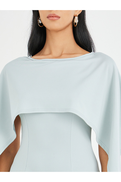 Styli Solid Cape Sleeve Pleated Detail Midi Dress