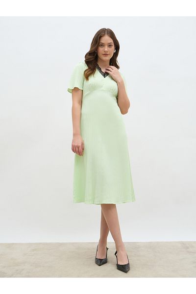 Styli Women Green Lace Insert V Neck A-Line Midi Dress