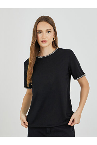 Styli تي شيرت مزخرف بأكمام قصيرة وقصة عادية