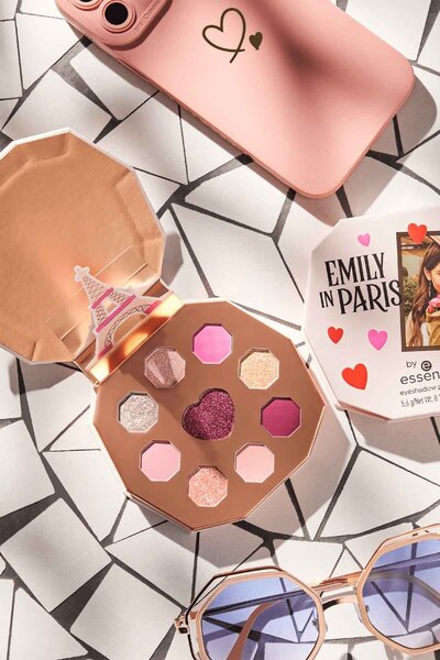 Essence EMILY IN PARIS by essence eyeshadow palette 01