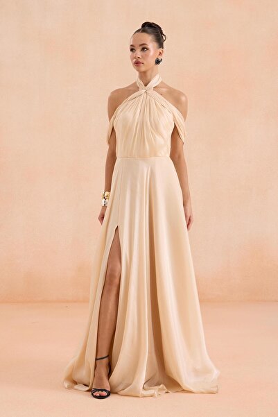 Carmen Gold Sırt Dekolteli Yırtmaçlı Şifon Abiye Elbise