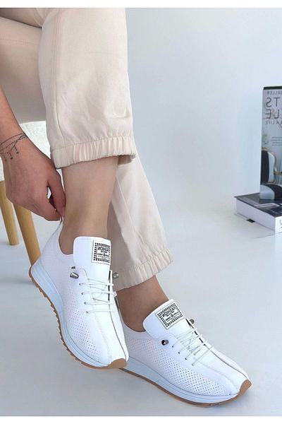 Erbilden Fiert White Skin Lace-Up Sports Shoes