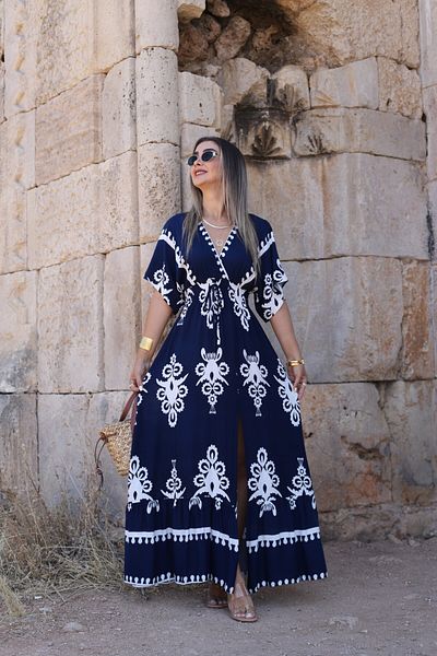 bytugcekaya Rochie cu model bleumarin cu talie elastică și detaliu șir