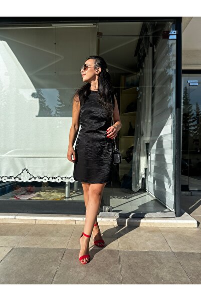 ebruemenbutik KLASİK KESİM PARLAK KUMAŞ SİYAH ELBİSE