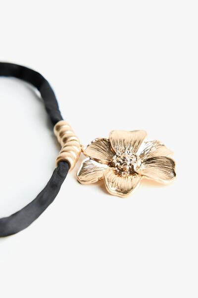 Bershka Necklace with flower pendant