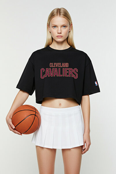 BA Sportswear تي شيرت كليفلاند لكرة السلة باللون الأسود مقاس كبير