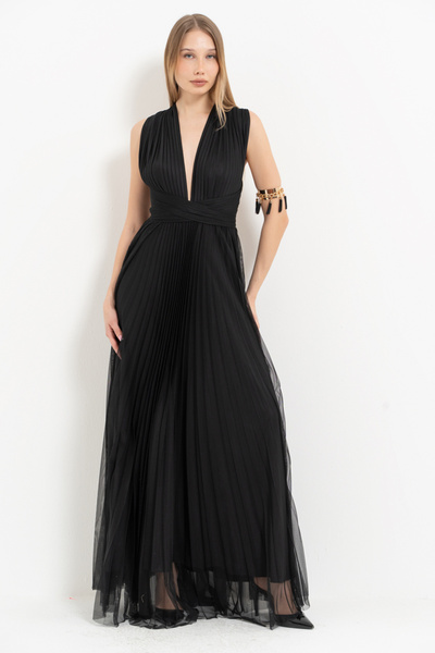 Kikiriki Siyah Roba Bağlamalı Pliseli Uzun Elbise