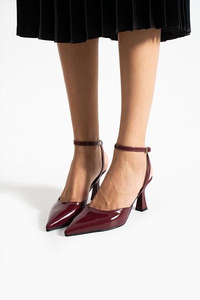 Papuckurdu Rochie de seară din piele lacuită burgundă, pantofi cu toc