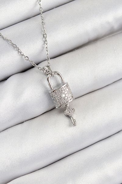 Store قلادة نسائية من الفولاذ 316l بحجر الزركون وقفل ومفتاح متدلي موديل فضي اللون