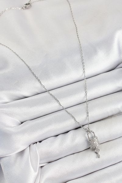 Store قلادة نسائية من الفولاذ 316l بحجر الزركون وقفل ومفتاح متدلي موديل فضي اللون