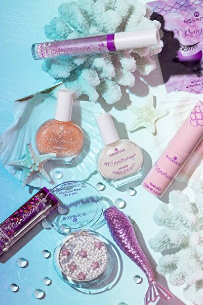 Essence So Mesmerizing Simli Üst Katman Oje 01