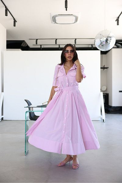 Özge Özgenç Rochie lungă cu guler cămașă în dungi