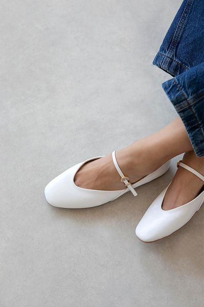STRASWANS Evve Women's Buckle Detail Wrinkled Leather Ballerinas White