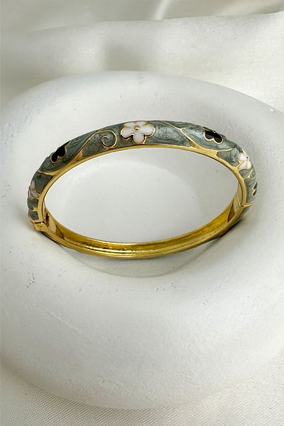Modex Special Series Gray Enamel Flower Motif Handcuff Bracelet (Diameter: 6cm)