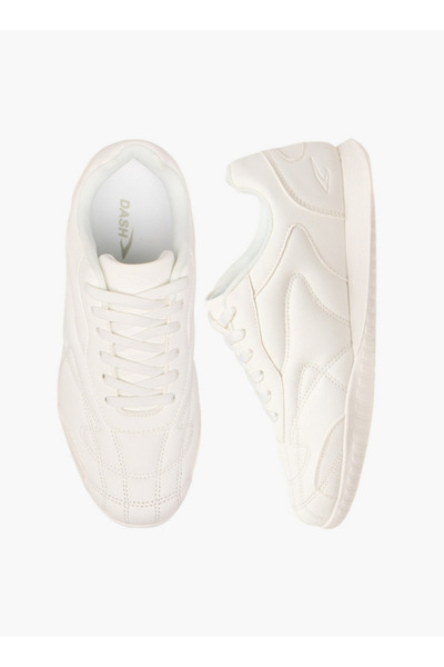 Dash حذاء رياضي نسائي بتفاصيل شعار مع رباط للإغلاق