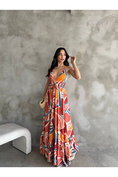 Butik فستان نسائي صيفي طويل متعدد الألوان بياقة مزدوجة وحزام متقاطع من الخلف