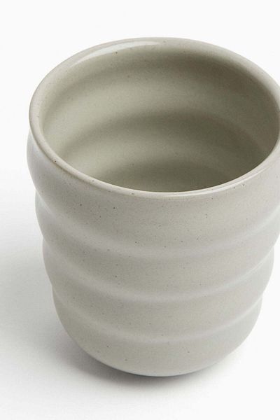 H&M Fluted stoneware mug