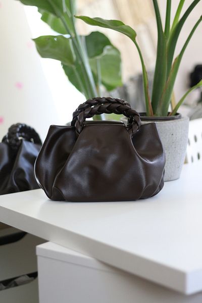 Moom Bag Geantă de umăr din piele moale tricotată Bitter Brown pentru femei