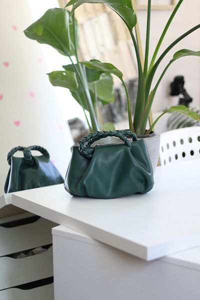 Moom Bag Geantă de umăr din piele moale tricotată verde armată pentru femei