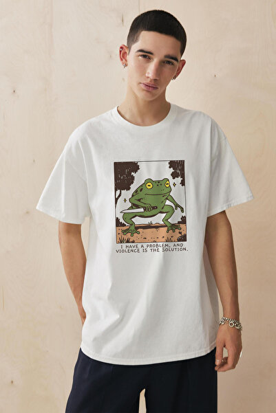 Tee&more. تي شيرت فاخر مطبوع عليه ضفدع للجنسين مقاس كبير Violence is the Solu...