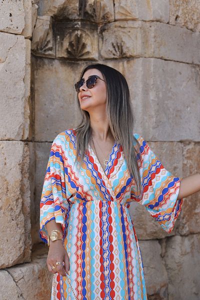 bytugcekaya Λευκό-πορτοκαλί φόρεμα με λεπτομέρεια με μανίκια με σχισμή