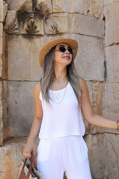 bytugcekaya White Muslin Zero Sleeve Blouse