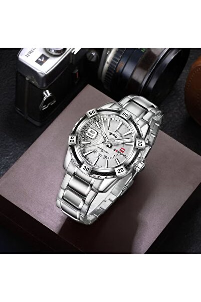 Naviforce Stylish Mens Quartz Watch with White Dial Stainless Steel Strap Analog Display Water Resistant