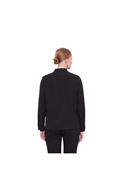 Levidor Μπλούζα με λεπτομέρεια καρφίτσας με κασκόλ