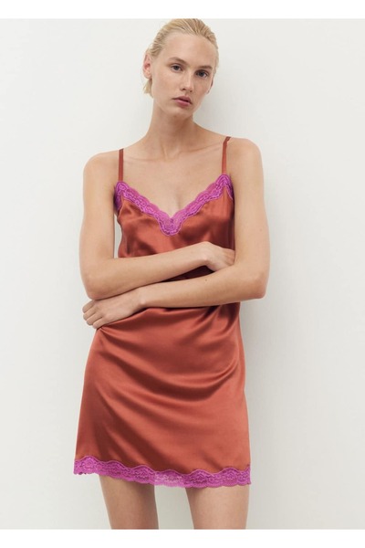 MANGO Woman Kontrast dantel detaylı ipek gecelik