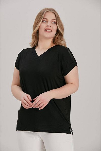 Butik Ayseba Women's Black V-Neck Leather Detailed Solid Color Plus Size T-Shirt