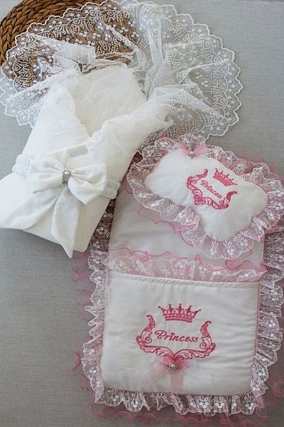 shopwave Newborn Nile Crown Embroidered Swaddled Trilux 3-Piece Bottom Opening Set