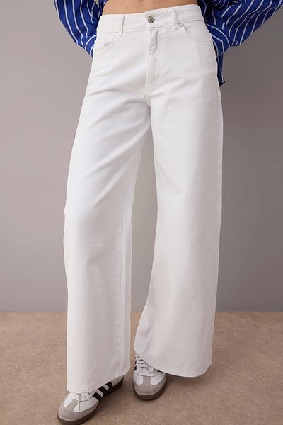 Trendyol Collection Blugi albi cu talie înaltă, cu picioare largi, TWOAW26JE00023