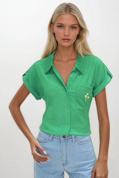 Trend Alaçatı Stili Women's Green Double Cuff Pocket Embroidered Textured Summer Shirt Alc-X14272