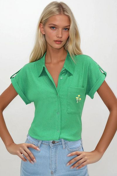 Trend Alaçatı Stili Cămașă de vară cu textura brodată cu buzunar dublu cu manșetă verde pentru femei ALC-X14272