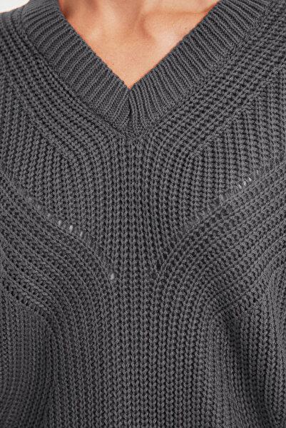 Trendyol Collection Anthracite Openwork/Perforated V-Neck Knitwear Sweater Twoaw21Kz0690