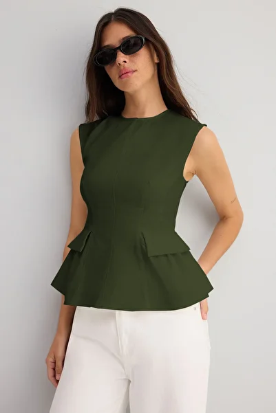 Trendyol Collection Bluză țesătă din bumbac kaki din Gabardine cu buzunar peplum TWOSS25BZ00538
